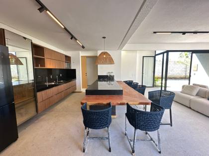 Casa de Luxo, 03 suítes e piscina privativa, em condomínio beira-mar em Tatuamunha - BA01