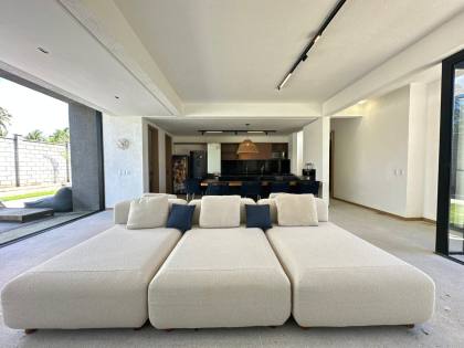 Casa de Luxo, 03 suítes e piscina privativa, em condomínio beira-mar em Tatuamunha - BA01