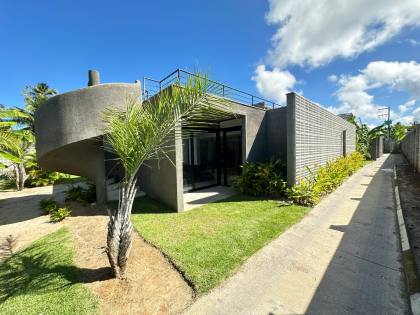 Casa de Luxo, 03 suítes e piscina privativa, em condomínio beira-mar em Tatuamunha - BA01