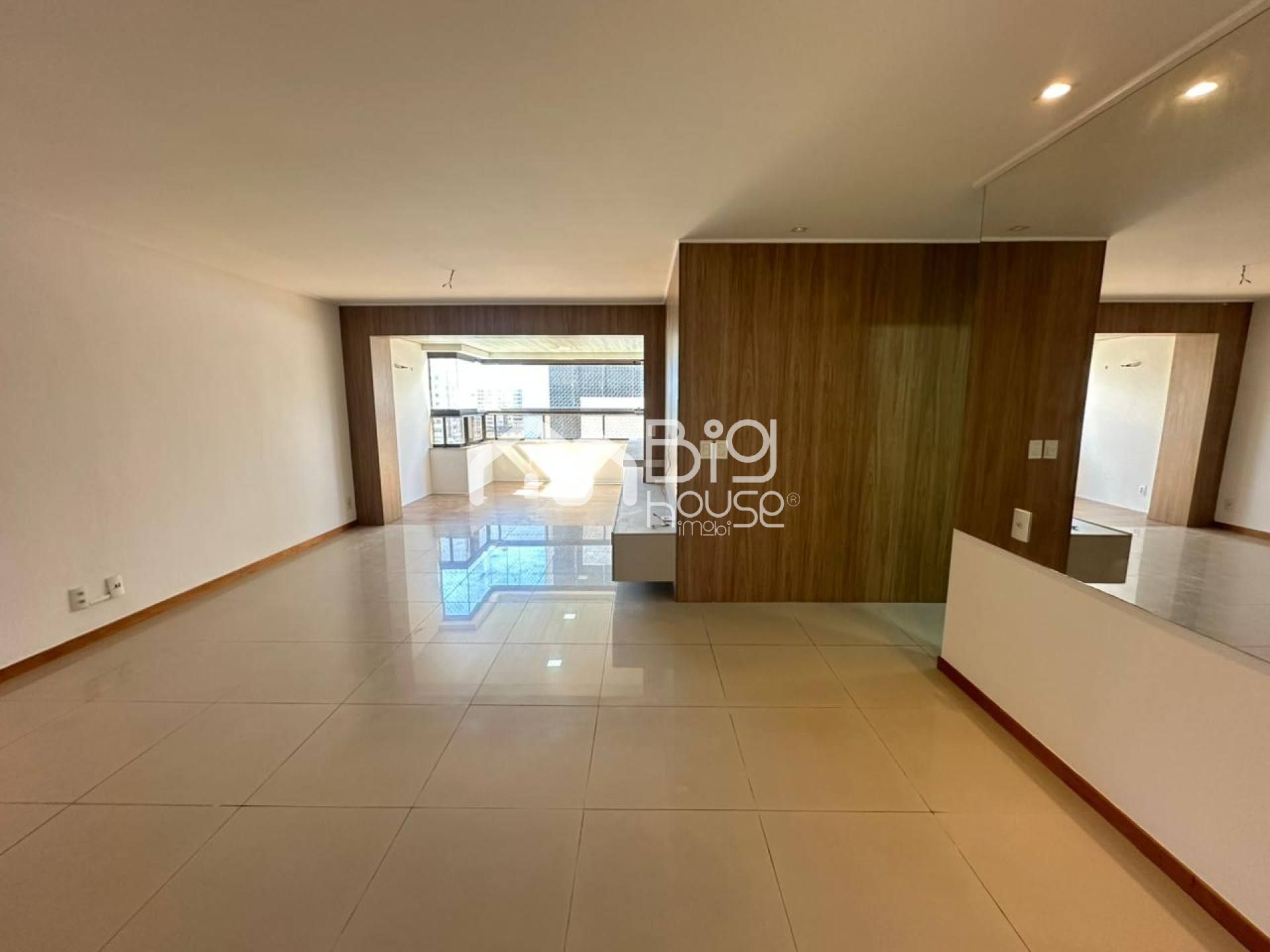 Edificio de excelente padrão, muito bem localizado, próximo ao Colégio Santa Ursula e Reitoria do IFAL, a 3 quadras da beira-mar da praia da Jatiúca - BA 18