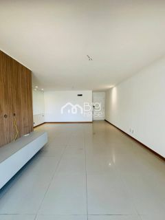 Edificio de excelente padrão, muito bem localizado, próximo ao Colégio Santa Ursula e Reitoria do IFAL, a 3 quadras da beira-mar da praia da Jatiúca - BA 18