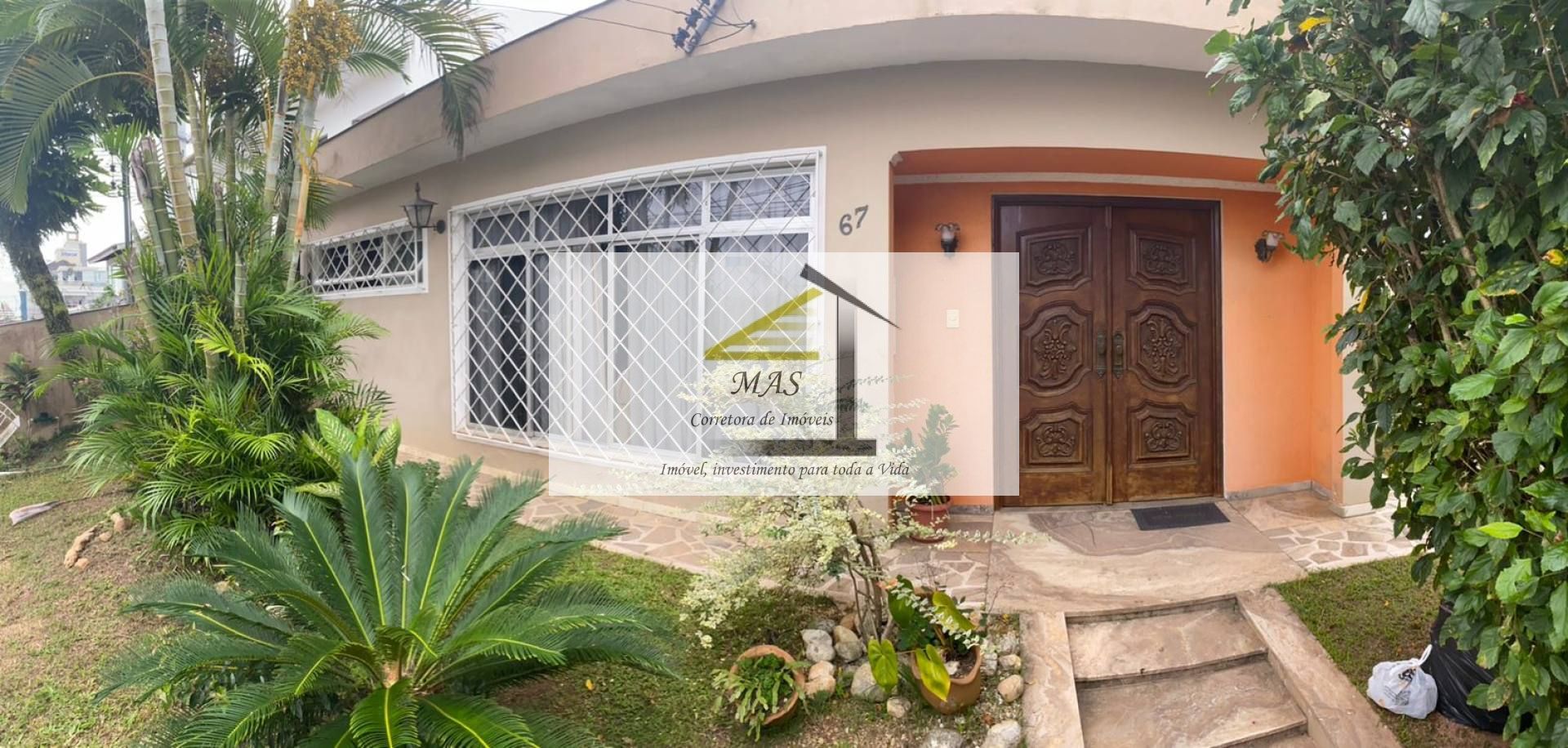 Excelente casa à venda com 06 quartos em localização privilegiada no bairro Capoeiras