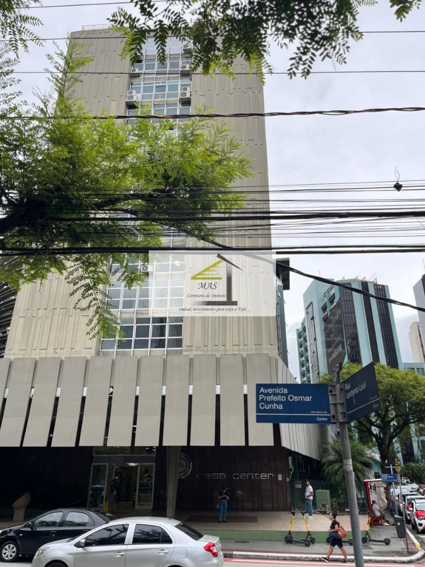Excelente sala comercial de 162m², localizada no icônico centro comercial Ceisa Center