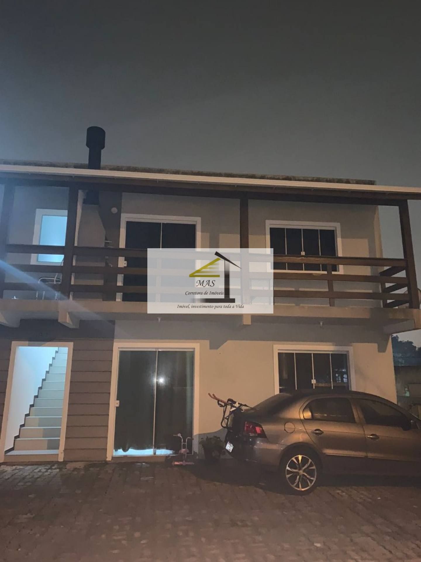 Apartamento semi-mobiliado com 2 quartos e GARAGEM nos ingleses do rio vermelho