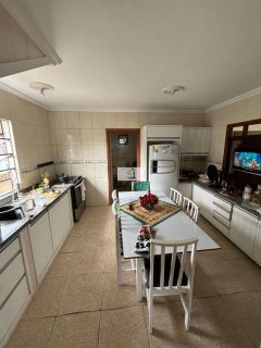 Conjunto de 02 sobrados e uma casa de madeira  à venda - Praia João Rosa