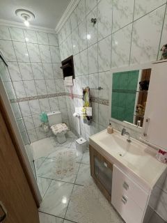 Conjunto de 02 sobrados e uma casa de madeira  à venda - Praia João Rosa