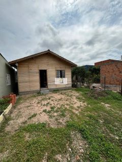 Conjunto de 02 sobrados e uma casa de madeira  à venda - Praia João Rosa