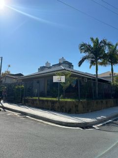 RARIDADE! Excelente casa à venda de 3 dormitórios no Estreito