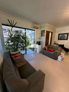 RARIDADE! Excelente casa à venda de 3 dormitórios no Estreito