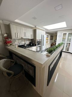 RARIDADE! Excelente casa à venda de 3 dormitórios no Estreito