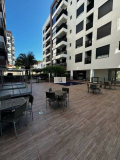 Lindo apartamento em alto padrão de 02 quartos com suíte e garagem.