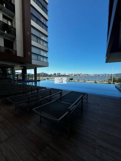 Lindo apartamento em alto padrão de 02 quartos com suíte e garagem.