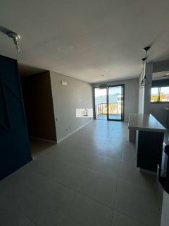 Lindo apartamento em alto padrão de 02 quartos com suíte e garagem.