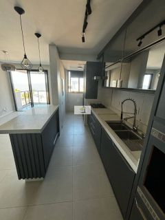 Lindo apartamento em alto padrão de 02 quartos com suíte e garagem.