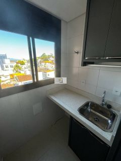 Lindo apartamento em alto padrão de 02 quartos com suíte e garagem.