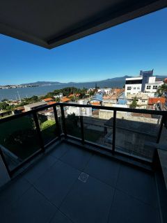 Lindo apartamento em alto padrão de 02 quartos com suíte e garagem.