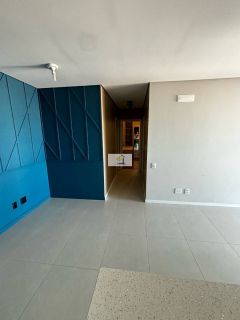 Lindo apartamento em alto padrão de 02 quartos com suíte e garagem.