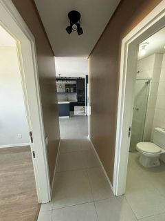 Lindo apartamento em alto padrão de 02 quartos com suíte e garagem.