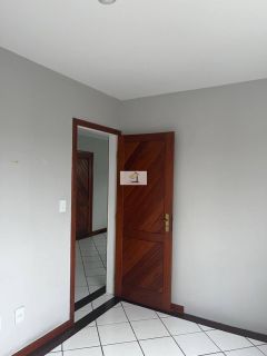 Imóvel bem localizado no Kobrasol de 2 quartos com garagem livre coberta!