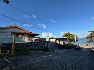 Terreno com linda vista na quadra do mar da ponta de baixo