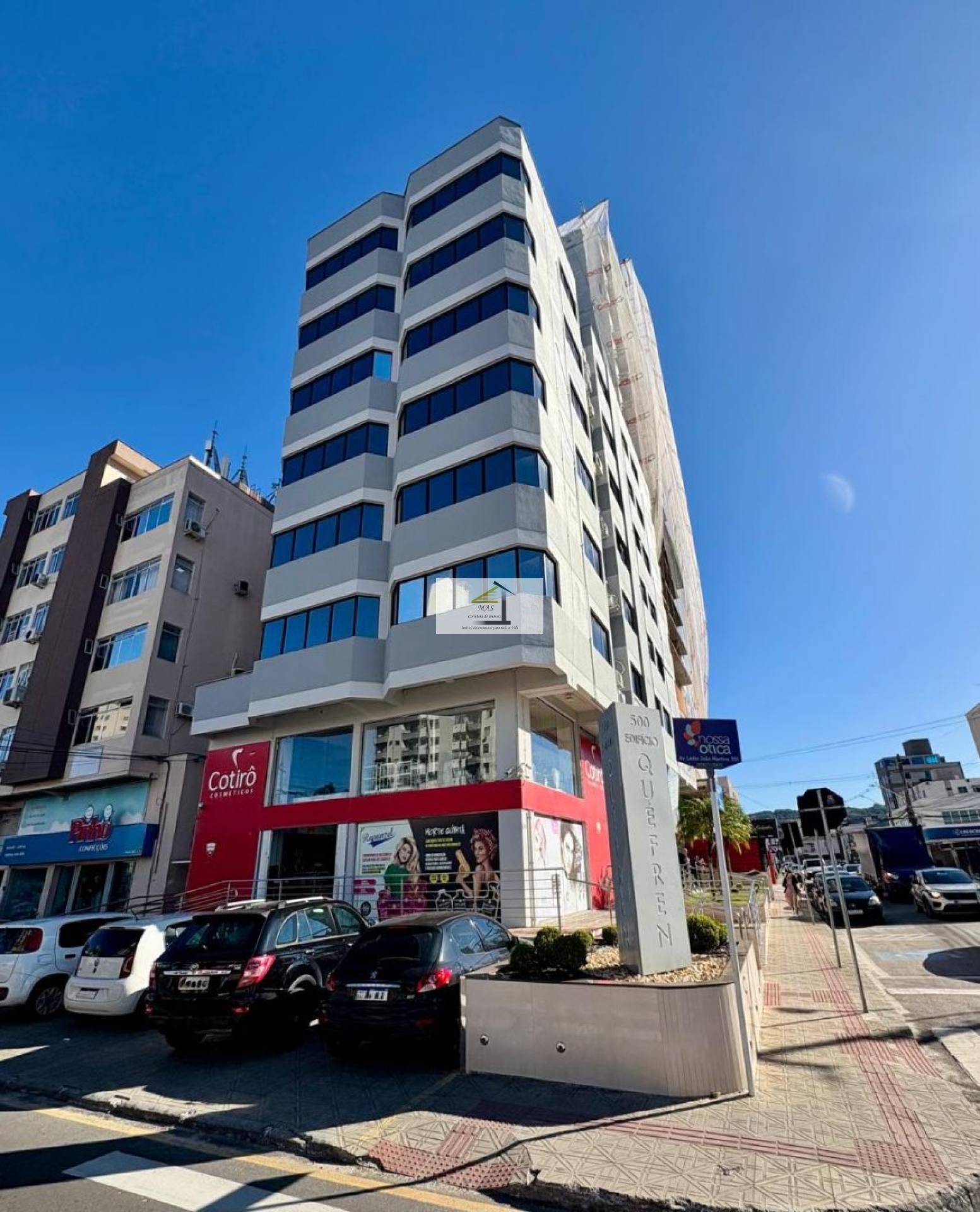 Sua Oportunidade no Coração do Kobrasol: Sala Comercial no Edifício Quefren à Venda