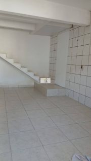 Ótima casa de 02 quartos em excelente localização no Kobrasol