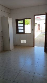 Ótima casa de 02 quartos em excelente localização no Kobrasol