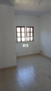 Ótima casa de 02 quartos em excelente localização no Kobrasol