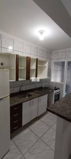 Linda Kitinete semi mobiliada com excelente localização no Kobrasol