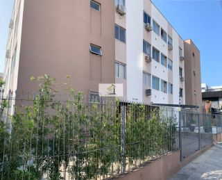 Apartamento bem localizado de 02 quartos na Av Central do Kobrasol
