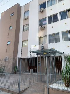 Apartamento bem localizado de 02 quartos na Av Central do Kobrasol