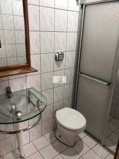 Apartamento bem localizado de 02 quartos na Av Central do Kobrasol