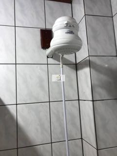 Apartamento bem localizado de 02 quartos na Av Central do Kobrasol