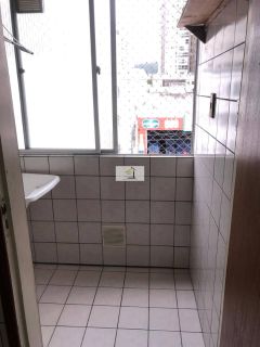 Apartamento bem localizado de 02 quartos na Av Central do Kobrasol