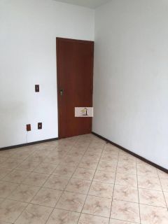 Apartamento bem localizado de 02 quartos na Av Central do Kobrasol