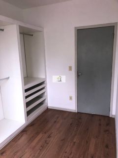Apartamento de 03 quartos mobiliado ideal pra quem busca localização e comodidade