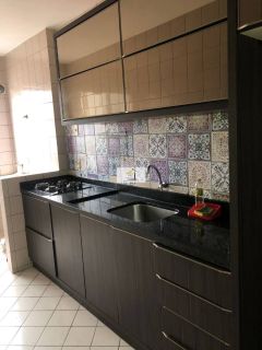 Apartamento de 03 quartos mobiliado ideal pra quem busca localização e comodidade