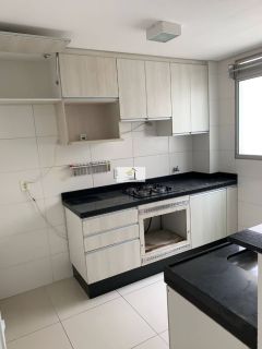 Excelente apartamento semi mobiliado em condomínio fechado no bairro Areias