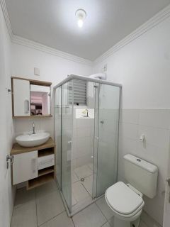 Excelente apartamento p/ LOCAÇÃO/ sacada com churrasqueira e linda vista - Ponta de Baixo, São josé