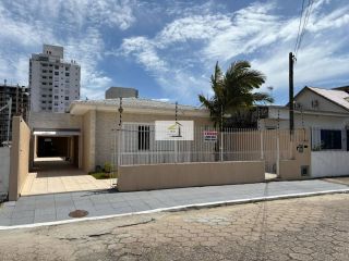 Linda casa à venda em excelente localização no Jardim Atlântico, Florianópolis/SC
