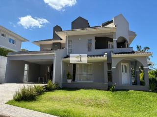 Linda casa de alto padrão com vista mar em Santo Antônio de Lisboa – Condomínio fechado