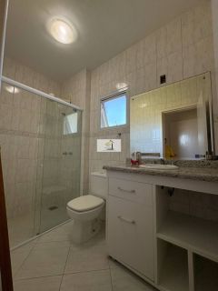 Linda casa de alto padrão com vista mar em Santo Antônio de Lisboa – Condomínio fechado