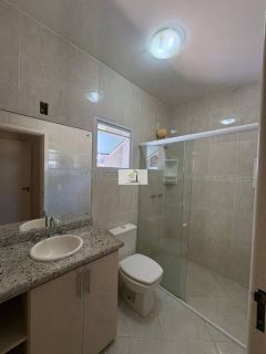 Linda casa de alto padrão com vista mar em Santo Antônio de Lisboa – Condomínio fechado