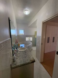 Linda casa de alto padrão com vista mar em Santo Antônio de Lisboa – Condomínio fechado