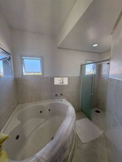 Linda casa de alto padrão com vista mar em Santo Antônio de Lisboa – Condomínio fechado