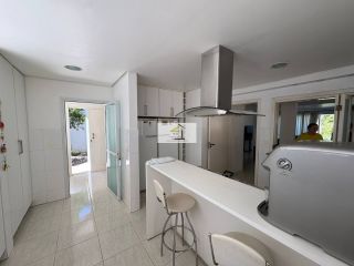 Linda casa de alto padrão com vista mar em Santo Antônio de Lisboa – Condomínio fechado