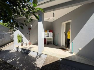 Linda casa de alto padrão com vista mar em Santo Antônio de Lisboa – Condomínio fechado