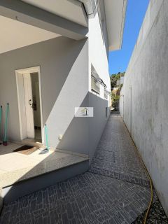 Linda casa de alto padrão com vista mar em Santo Antônio de Lisboa – Condomínio fechado