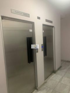 Lindo apartamento semi mobiliado de 02 quartos com GARAGEM em excelente localização.