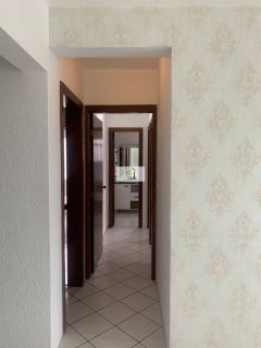 Lindo apartamento semi mobiliado de 02 quartos com GARAGEM em excelente localização.